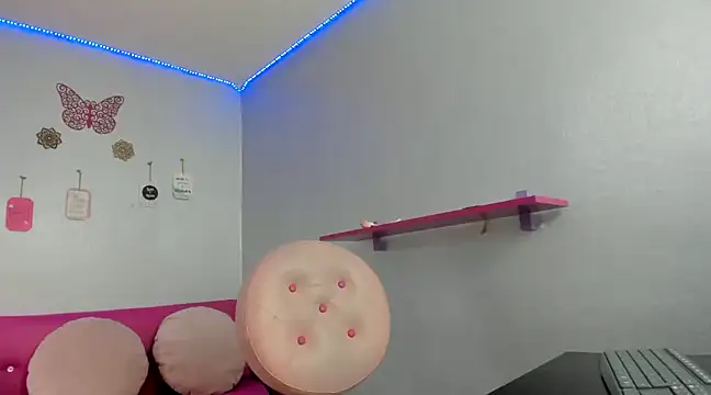 danaythamara1 online show from February 18, 9:31 pm