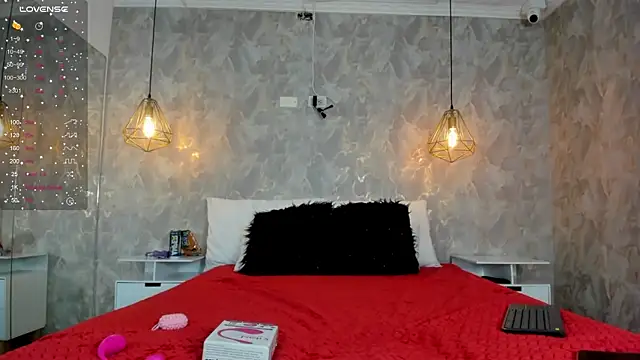 danaythamara1 online show from September 12, 8:20 pm