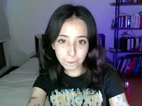 Snapshot of babyluna_8_8 chatting on December 18, 3:26 am babyluna 8 8 online show from December 18, 3:26 am