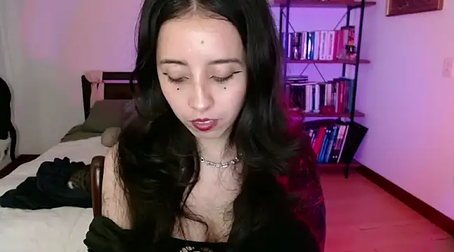 Snapshot of babyluna_8_8 chatting on January 1, 5:43 am babyluna 8 8 online show from January 1, 5:43 am