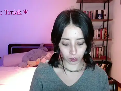 Snapshot of babyluna_8_8 chatting on April 19, 12:43 am babyluna 8 8 online show from April 19, 12:43 am