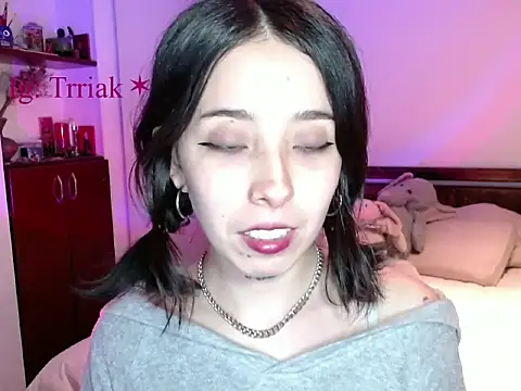 Snapshot of babyluna_8_8 chatting on April 22, 12:57 am babyluna 8 8 online show from April 22, 12:57 am