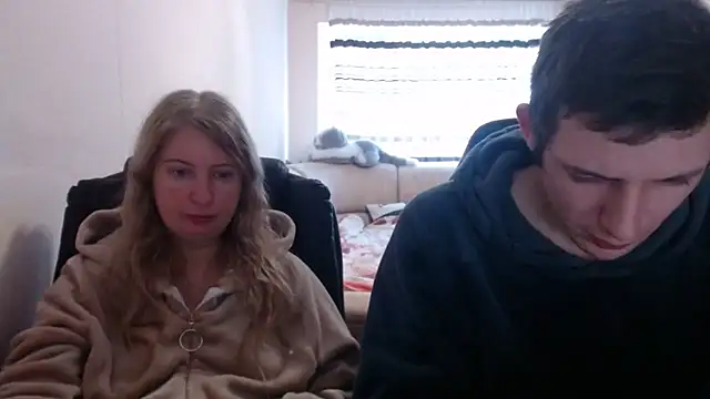 PeterAndJen online show from February 21, 9:45 am