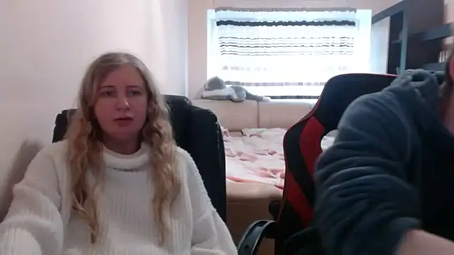 PeterAndJen online show from March 6, 3:02 pm