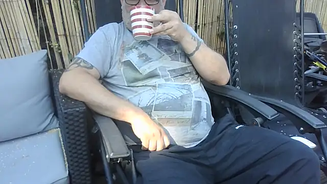 Naturistmale45 online show from July 9, 7:56 am