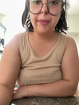 MileyGia online show from March 8, 8:45 pm