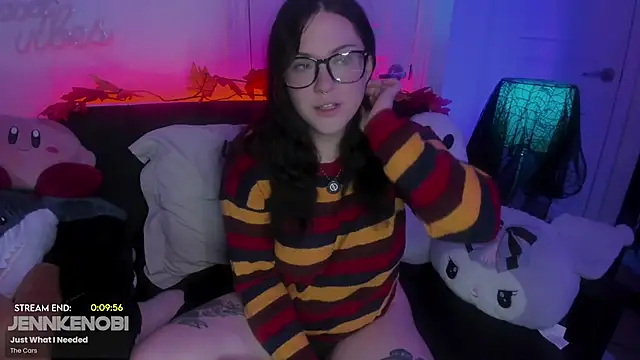 JennKenobi online show from October 17, 3:36 pm