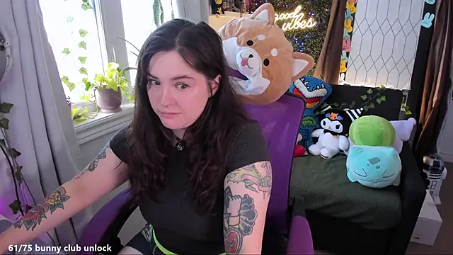 JennKenobi online show from April 23, 1:46 pm