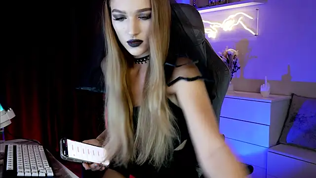 Snapshot of MrsTenderBeast chatting on March 7, 5:06 pm MrsTenderBeast online show from March 7, 5:06 pm