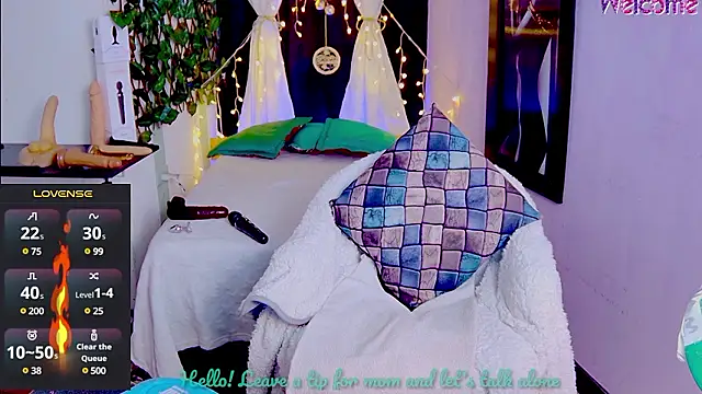 Snapshot of Mommy-pervert chatting on December 8, 10:47 pm Mommy-pervert online show from December 8, 10:47 pm