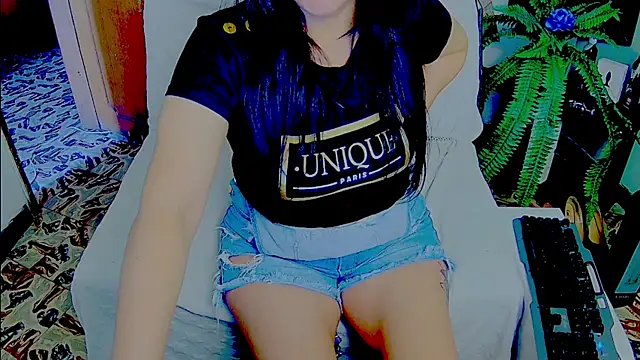 Snapshot of Mommy-pervert chatting on September 19, 8:31 pm Mommy-pervert online show from September 19, 8:31 pm