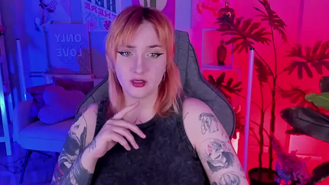 Snapshot of AsheLucker chatting on September 23, 2:36 am AsheLucker online show from September 23, 2:36 am