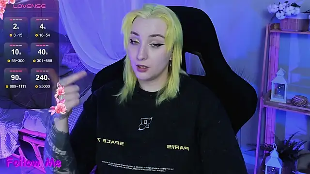 Snapshot of AsheLucker chatting on October 2, 2:40 am AsheLucker online show from October 2, 2:40 am