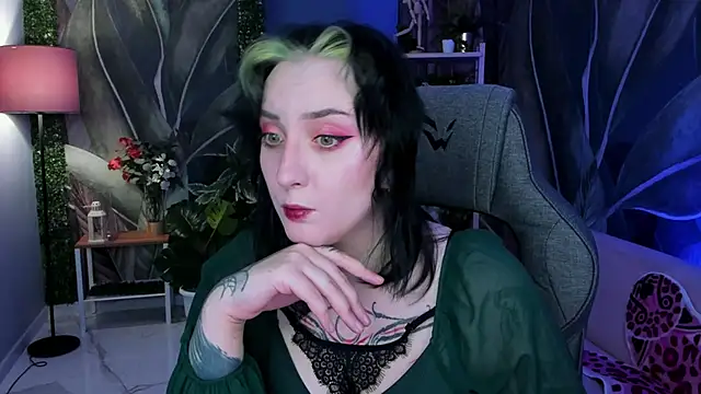 Snapshot of AsheLucker chatting on October 9, 11:03 pm AsheLucker online show from October 9, 11:03 pm