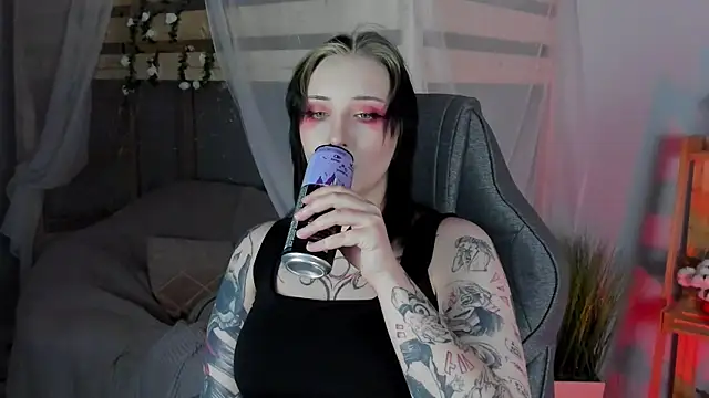 Snapshot of AsheLucker chatting on November 16, 11:21 pm AsheLucker online show from November 16, 11:21 pm