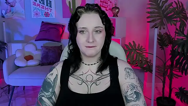 Snapshot of AsheLucker chatting on December 14, 11:20 pm AsheLucker online show from December 14, 11:20 pm