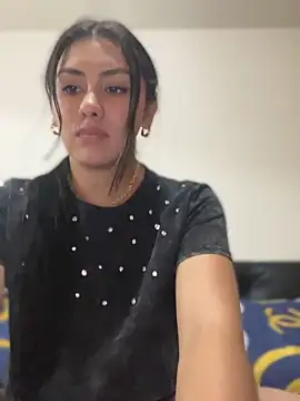 Ambar pe  online show from January 3, 8:32 pm