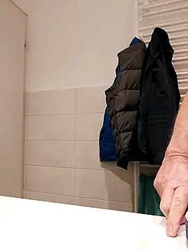 Snapshot of Einhorn527 chatting on January 6, 6:10 pm Einhorn527 online show from January 6, 6:10 pm