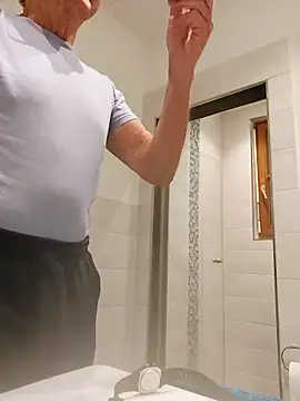 Snapshot of Einhorn527 chatting on October 20, 5:02 pm Einhorn527 online show from October 20, 5:02 pm