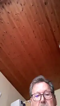 Snapshot of Einhorn527 chatting on December 16, 12:10 pm Einhorn527 online show from December 16, 12:10 pm