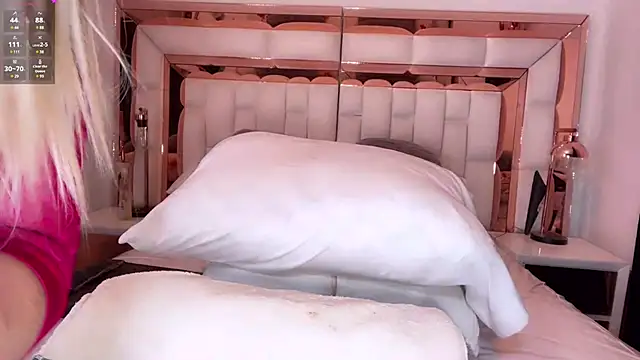 Snapshot of im_yours_01 chatting on January 19, 4:33 am im yours 01 online show from January 19, 4:33 am