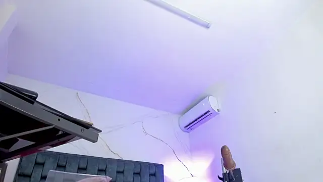 IsiisLovei online show from November 17, 2:45 pm