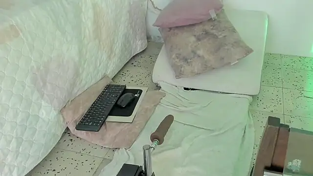 IsiisLovei online show from January 7, 2:41 pm