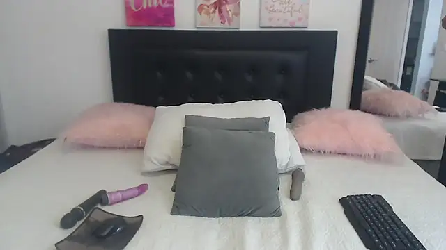 katiehotx online show from October 2, 1:40 pm