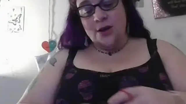 Snapshot of GothyBaby chatting on February 25, 1:37 am GothyBaby online show from February 25, 1:37 am