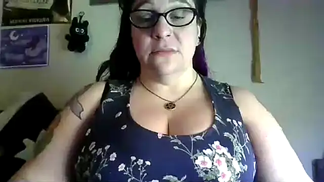 Snapshot of GothyBaby chatting on March 30, 6:09 pm GothyBaby online show from March 30, 6:09 pm