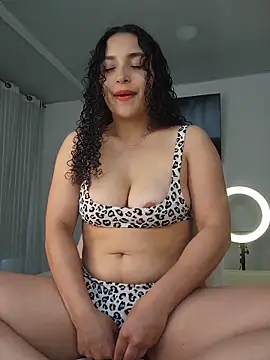 Snapshot of Lucy_Marin chatting on March 27, 1:00 pm Lucy Marin online show from March 27, 1:00 pm