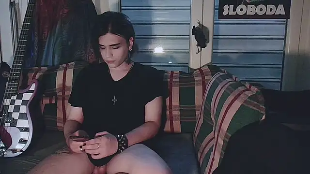 Snapshot of sademobeer chatting on September 23, 5:32 am sademobeer online show from September 23, 5:32 am