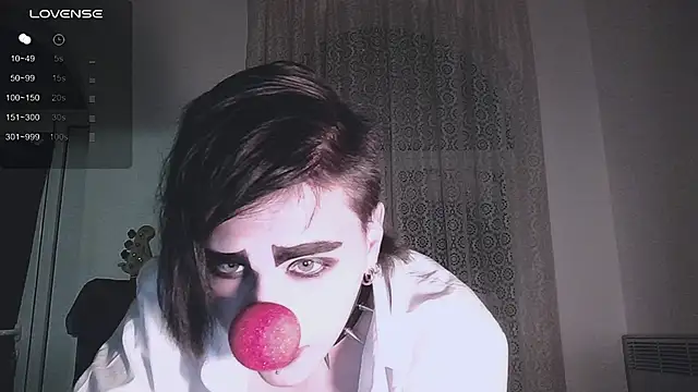 Snapshot of sademobeer chatting on October 4, 12:41 am sademobeer online show from October 4, 12:41 am