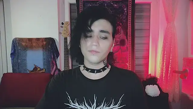 Snapshot of sademobeer chatting on November 4, 1:05 am sademobeer online show from November 4, 1:05 am