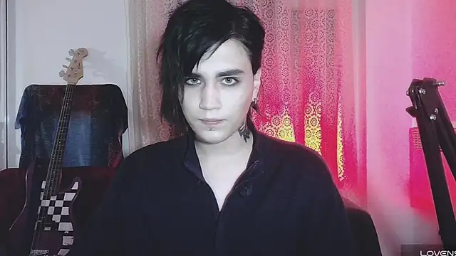 Snapshot of sademobeer chatting on December 3, 4:20 am sademobeer online show from December 3, 4:20 am