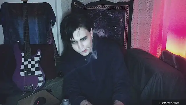 Snapshot of sademobeer chatting on December 4, 1:59 am sademobeer online show from December 4, 1:59 am