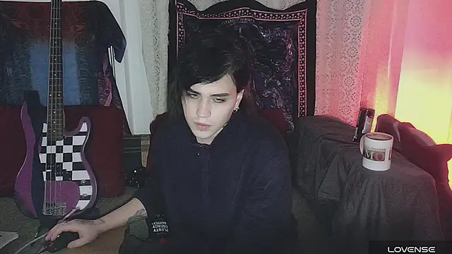 Snapshot of sademobeer chatting on December 5, 1:42 pm sademobeer online show from December 5, 1:42 pm