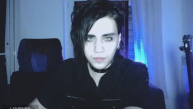 Snapshot of sademobeer chatting on December 14, 12:27 am sademobeer online show from December 14, 12:27 am