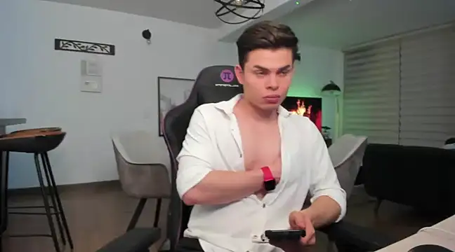 alejooo twink online show from March 5, 9:04 pm