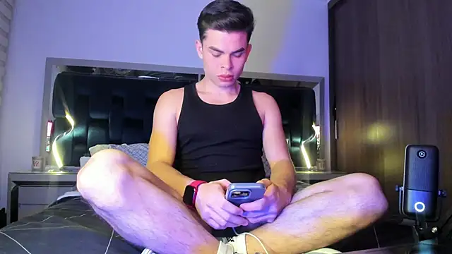 alejooo twink online show from January 8, 2:58 am