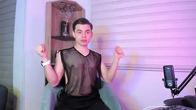 alejooo twink online show from February 13, 5:25 am