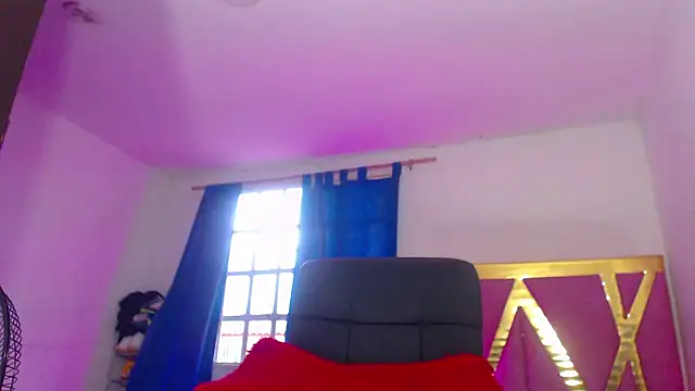 Snapshot of blackangelstsshot chatting on February 18, 10:36 pm blackangelstsshot online show from February 18, 10:36 pm