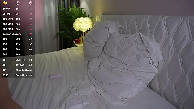 Snapshot of CatchMe1 chatting on October 12, 5:01 pm CatchMe1 online show from October 12, 5:01 pm