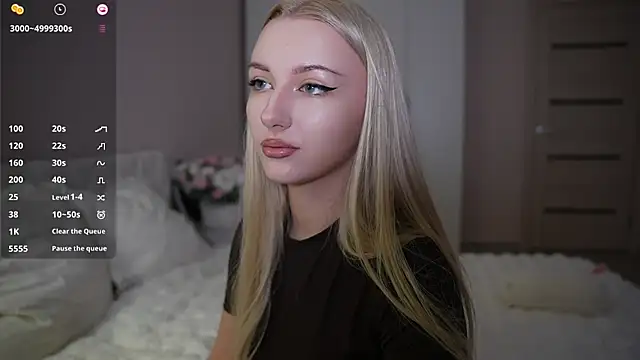 Snapshot of CatchMe1 chatting on October 23, 10:19 pm CatchMe1 online show from October 23, 10:19 pm