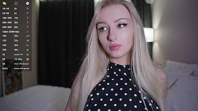 Snapshot of CatchMe1 chatting on October 26, 6:25 pm CatchMe1 online show from October 26, 6:25 pm