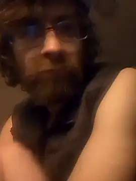 Snapshot of Bottomslut4tops84 chatting on December 17, 9:37 am Bottomslut4tops84 online show from December 17, 9:37 am