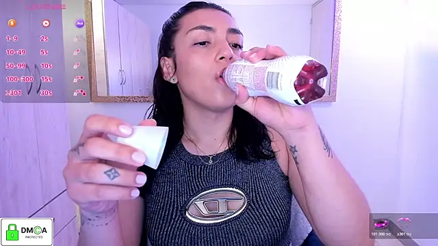 EricaVanderhill online show from June 28, 1:44 am
