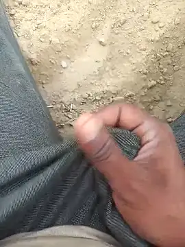 Snapshot of FinableKnee chatting on October 21, 4:13 am FinableKnee online show from October 21, 4:13 am