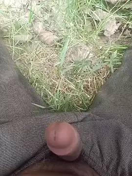 Snapshot of FinableKnee chatting on October 25, 5:37 am FinableKnee online show from October 25, 5:37 am