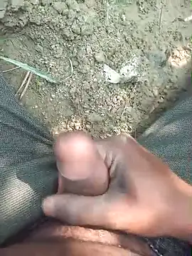 Snapshot of FinableKnee chatting on October 28, 5:22 am FinableKnee online show from October 28, 5:22 am